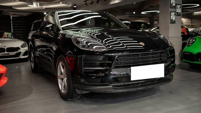 https://images10.gaadi.com/usedcar_image/4571906/original/processed_6157f109663e70f08c45707afcda3624.jpg?imwidth=6400