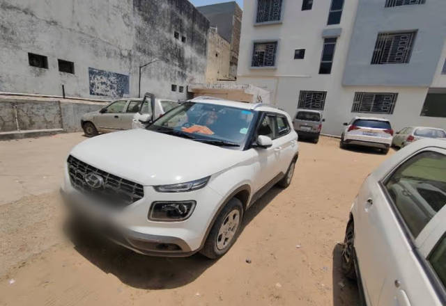 https://images10.gaadi.com/usedcar_image/4571915/original/f2365d35-9173-4429-b86c-b90c534575f6.?imwidth=6400