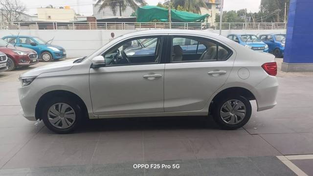 https://images10.gaadi.com/usedcar_image/4571921/original/processed_0a32671602fb2fc7f75cce236982972f.jpg?imwidth=6402