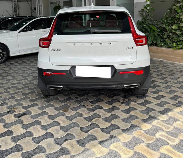 https://images10.gaadi.com/usedcar_image/4571937/original/processed_1e71ee1844f35550594664a0f2e1b596.jpg?imwidth=6402