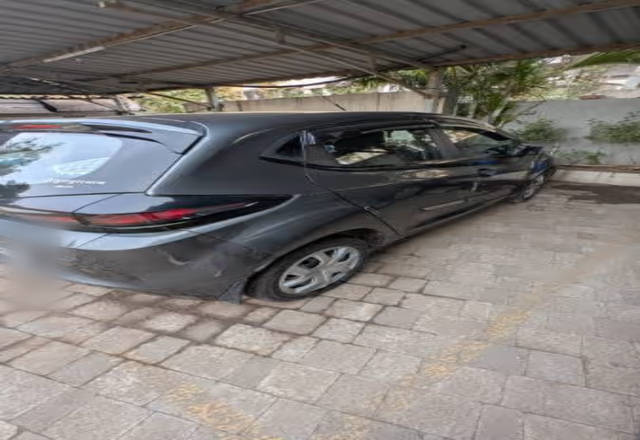 https://images10.gaadi.com/usedcar_image/4571941/original/f5900e8d-b101-48bb-a2a0-51d301addab1.?imwidth=6400