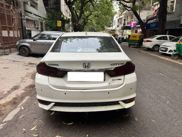 https://images10.gaadi.com/usedcar_image/4571963/original/processed_cd5106ce-8a24-4182-a01c-59301f06ed43.jpg?imwidth=6402
