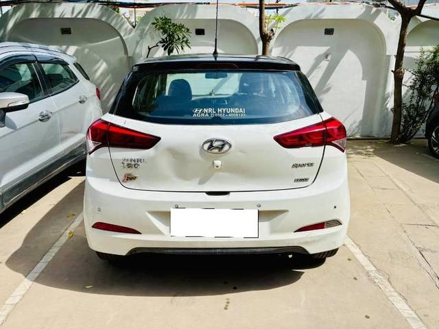 https://images10.gaadi.com/usedcar_image/4571989/original/processed_4803c284-fdd2-4342-b924-a688d48e86dc.jpeg?imwidth=6401