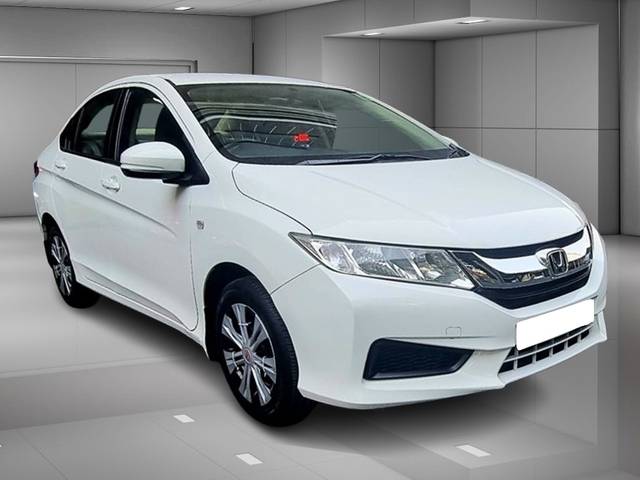 https://images10.gaadi.com/usedcar_image/4572017/original/8ddca8c406f35bbdeaf7230b545a7b6b.jpeg?imwidth=6400
