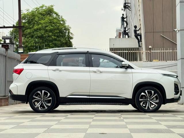 https://images10.gaadi.com/usedcar_image/4572026/original/6eec010b963cbaa026b8eb5d8441fce1.jpg?imwidth=6401