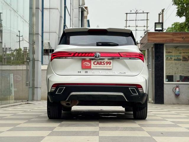 https://images10.gaadi.com/usedcar_image/4572026/original/processed_c2e9bbdcb5451487c073d9f45fc3a112.jpg?imwidth=6402