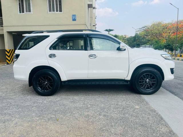 https://images10.gaadi.com/usedcar_image/4572034/original/processed_b70fe6a71a6602423350bd663cba5031.jpg?imwidth=6401