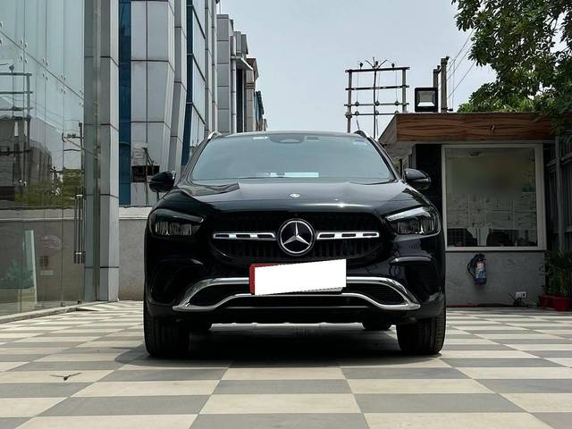 https://images10.gaadi.com/usedcar_image/4572035/original/processed_8700cd2e5bf2b59fa7efc854f03b855f.jpg?imwidth=6402