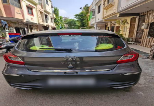 https://images10.gaadi.com/usedcar_image/4572050/original/8fc71c65-897e-4205-acdc-9982b49406b3.?imwidth=6402