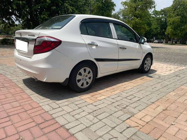 https://images10.gaadi.com/usedcar_image/4572055/original/processed_7f7093710b4e049c3221b09ec95905fa.jpg?imwidth=6402