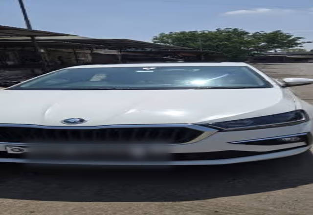 https://images10.gaadi.com/usedcar_image/4572076/original/551d4e6e-6906-4580-bb69-ccd64f81aa42.?imwidth=6400