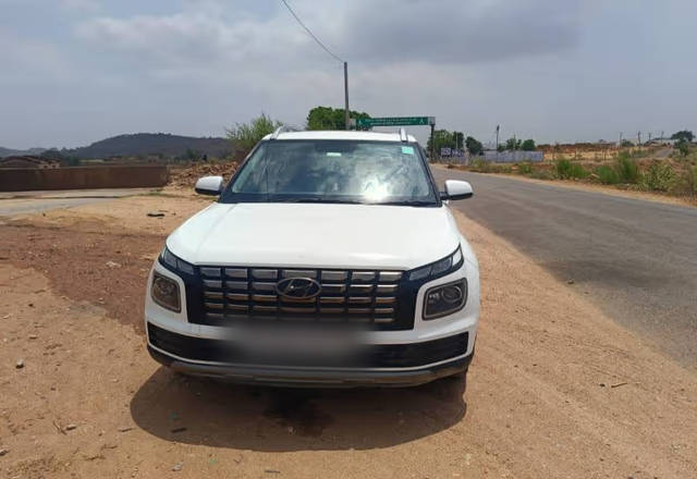 https://images10.gaadi.com/usedcar_image/4572078/original/5bab5461-d965-4154-b3e8-65693ec2ba4b.?imwidth=6400