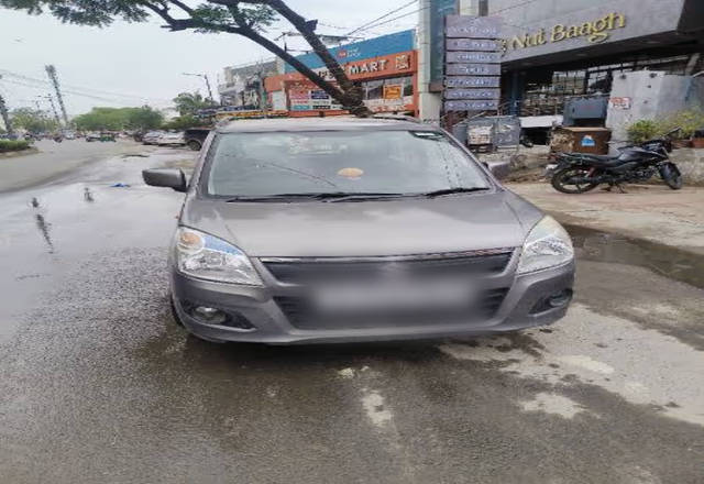https://images10.gaadi.com/usedcar_image/4572081/original/d6651faa-5917-4595-a7f8-6200fc24ed66.?imwidth=6400
