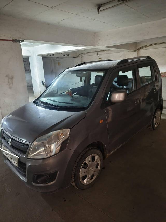 https://images10.gaadi.com/usedcar_image/4572081/original/processed_8a0577e8807baf6f571212548a931738.jpg?imwidth=6402