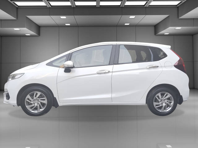 https://images10.gaadi.com/usedcar_image/4572097/original/d8bb5ab9bfacf4463601db5dfc11ed11.jpg?imwidth=6402