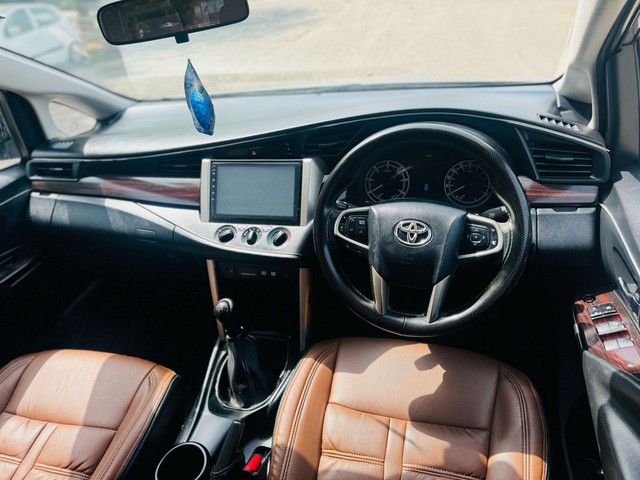Toyota Innova Crysta 2.4 G MT BSIV Second-hand 2017 Toyota Innova Crysta 2.4 G MT BSIV for sale in Zirakpur-5