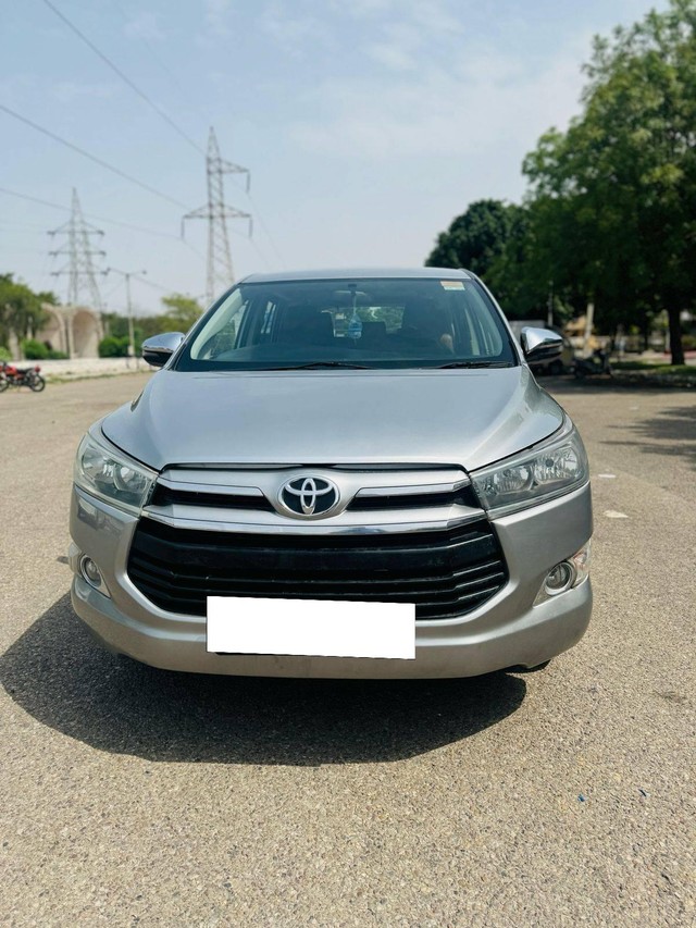 Toyota Innova Crysta 2.4 G MT BSIV Second-hand 2017 Toyota Innova Crysta 2.4 G MT BSIV for sale in Zirakpur-4