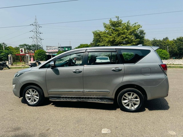 Toyota Innova Crysta 2.4 G MT BSIV Second-hand 2017 Toyota Innova Crysta 2.4 G MT BSIV for sale in Zirakpur-3