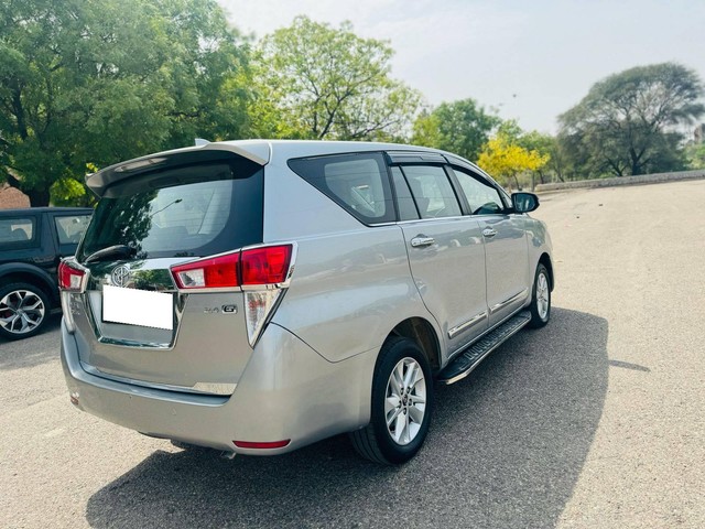 Toyota Innova Crysta 2.4 G MT BSIV Second-hand 2017 Toyota Innova Crysta 2.4 G MT BSIV for sale in Zirakpur-7