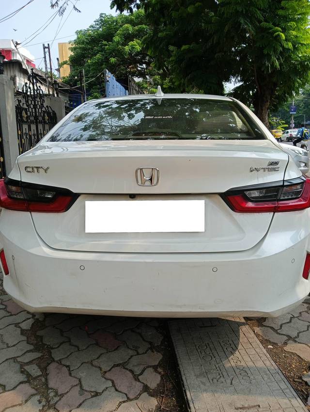 https://images10.gaadi.com/usedcar_image/4572112/original/processed_0be48e270707a0292a7630780ff182a8.jpg?imwidth=6401