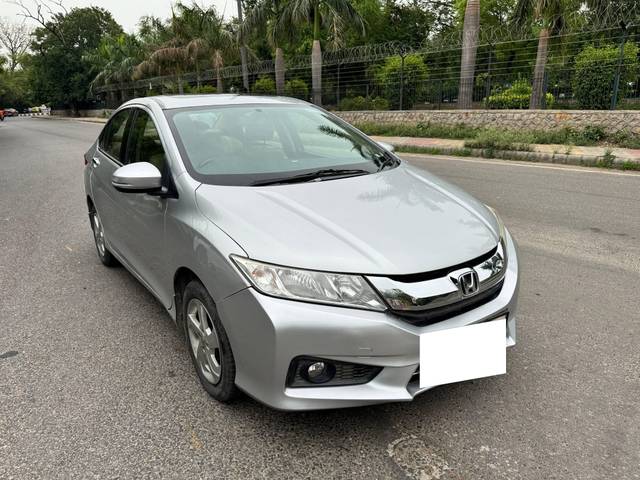 https://images10.gaadi.com/usedcar_image/4572143/original/processed_2231df9c-703b-47b1-bd9a-02b80ded7d7c.jpg?imwidth=6400