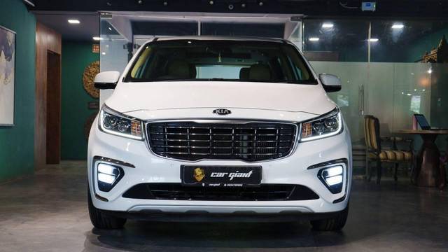 https://images10.gaadi.com/usedcar_image/4572151/original/processed_4cfc529defc3f8d8c2e404eec624ae5e.jpg?imwidth=6402