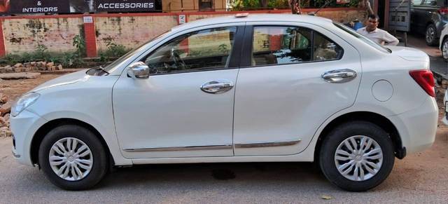 https://images10.gaadi.com/usedcar_image/4572165/original/processed_12252f0d666964a7957546ff6562efed.jpg?imwidth=6402