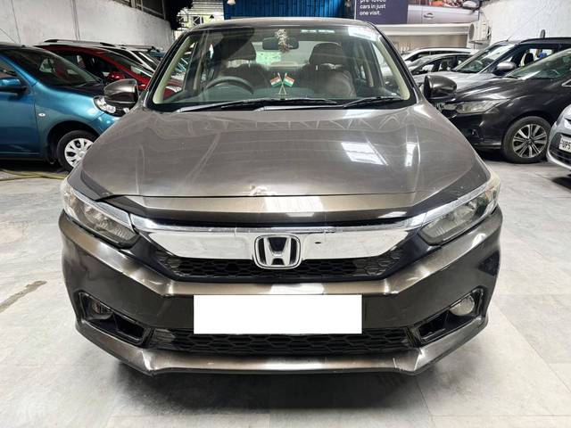 https://images10.gaadi.com/usedcar_image/4572169/original/processed_26ea31f478f33aa15bef32c3f59bb81d.jpg?imwidth=6400