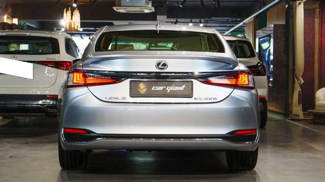 https://images10.gaadi.com/usedcar_image/4572173/original/processed_eab7b54c5ec50e9d209a7ddc62c0a3e2.jpg?imwidth=6402