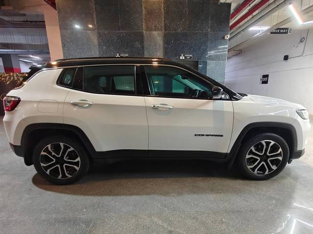 https://images10.gaadi.com/usedcar_image/4572174/original/processed_311438140e22b70923b56e22cc3f8877.jpg?imwidth=6401