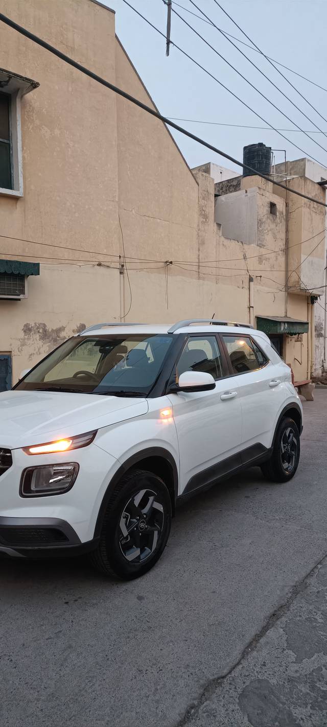 https://images10.gaadi.com/usedcar_image/4572177/original/ae7cdee7caed04fd5b5bef68df8bb635.jpg?imwidth=6400