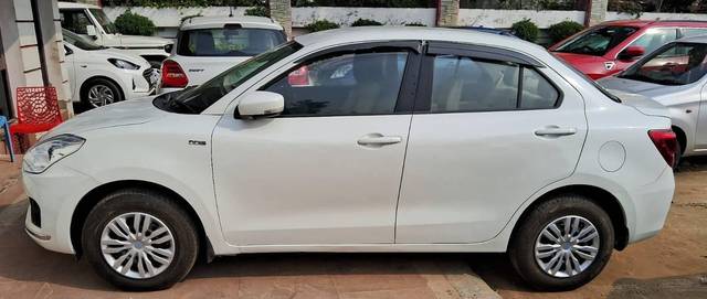 https://images10.gaadi.com/usedcar_image/4572179/original/processed_95520739d3b0446e9286a7f5dd84c343.jpg?imwidth=6402