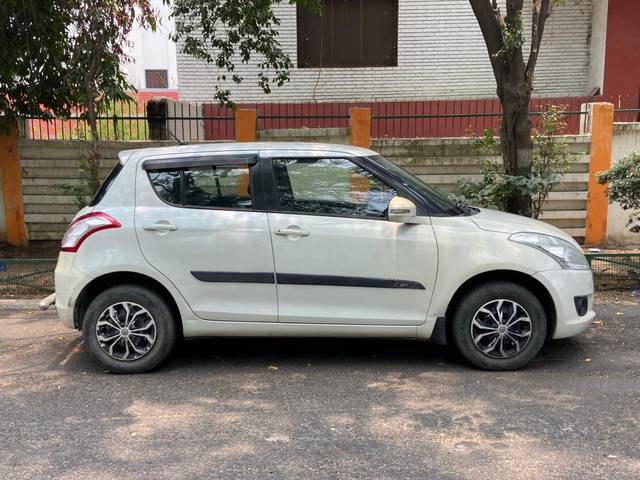 https://images10.gaadi.com/usedcar_image/4572187/original/c344848d00cd8a96b80d87e00f33199e.jpg?imwidth=6401