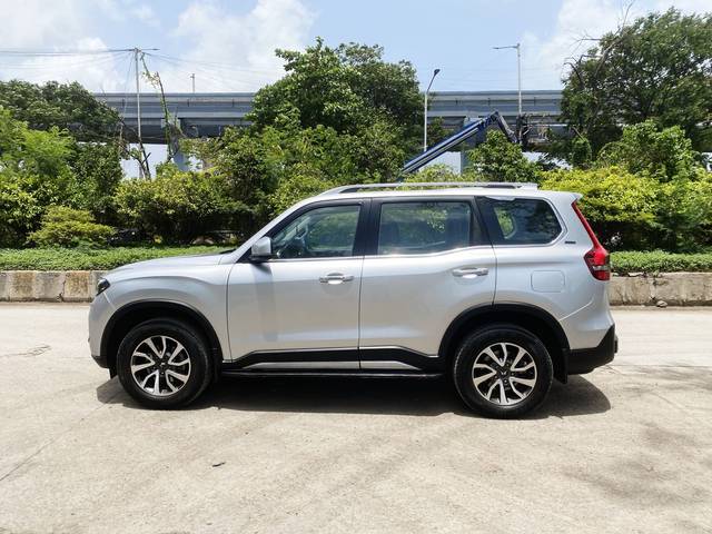 https://images10.gaadi.com/usedcar_image/4572197/original/0ee3c8cbccbbbc0ccee4af5b0b240a11.jpg?imwidth=6402