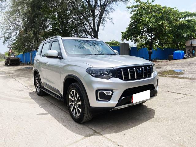 https://images10.gaadi.com/usedcar_image/4572197/original/processed_fee32e21a72e976e0aa1377e8961590b.jpg?imwidth=6400
