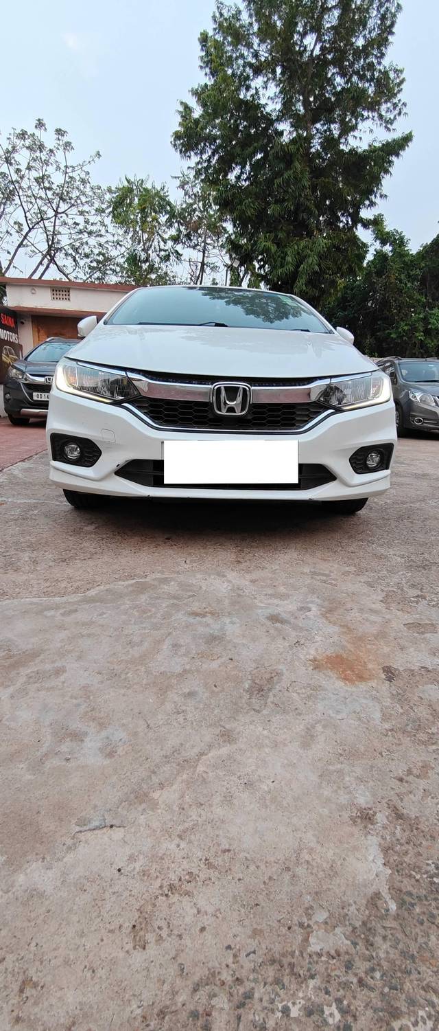 https://images10.gaadi.com/usedcar_image/4572201/original/processed_84d4b48d3cc6ec66f1db95d3a3c77e8a.jpg?imwidth=6401