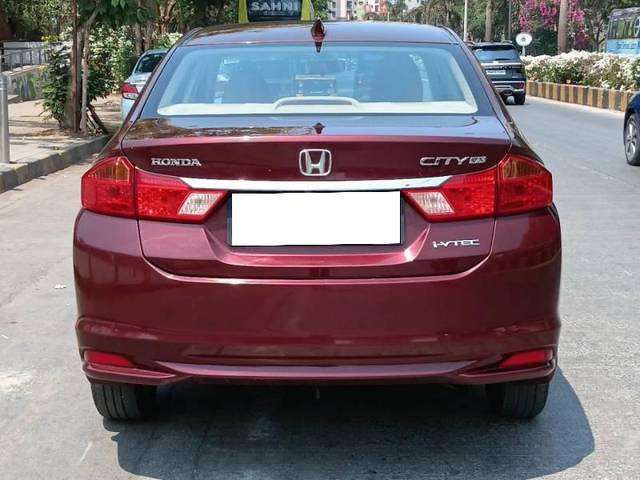 https://images10.gaadi.com/usedcar_image/4572213/original/processed_90d437e963b00f2b5b2f99da7791e608.jpg?imwidth=6402