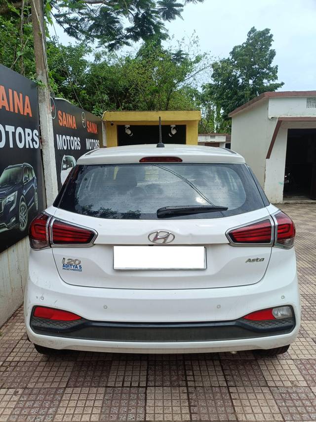 https://images10.gaadi.com/usedcar_image/4572218/original/processed_11a5061d2a1c76a93d066246ef03bf32.jpg?imwidth=6402