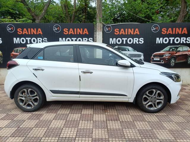 https://images10.gaadi.com/usedcar_image/4572218/original/processed_67e4ac0c15f25ab87db185e46676e9d0.jpg?imwidth=6401