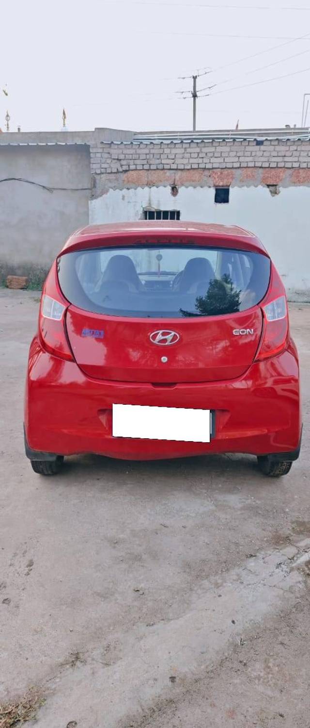 https://images10.gaadi.com/usedcar_image/4572226/original/processed_9c8777a182f4fce157dd4d65efca1757.jpg?imwidth=6402