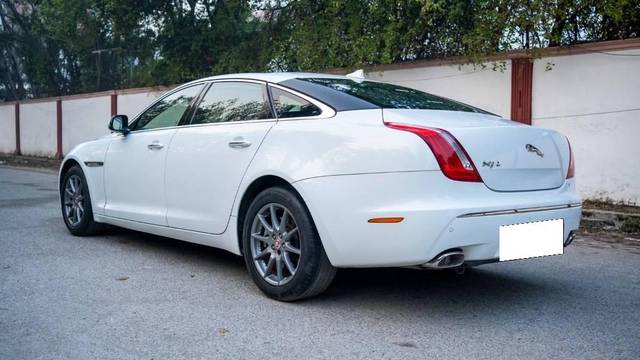 https://images10.gaadi.com/usedcar_image/4572233/original/processed_5cee9ca7-778d-4086-92b2-2bd484b40045.jpeg?imwidth=6402