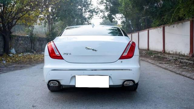 https://images10.gaadi.com/usedcar_image/4572233/original/processed_811b4e6f-39fe-4ca2-bba6-669e3777e9dc.jpeg?imwidth=6401
