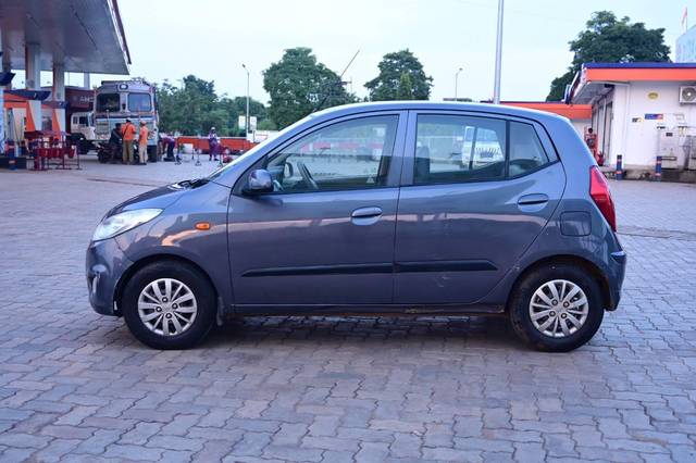 https://images10.gaadi.com/usedcar_image/4572238/original/processed_d588d44a5f63510c7b1762b7fd33c89b.jpg?imwidth=6402