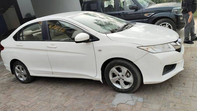 https://images10.gaadi.com/usedcar_image/4572249/original/processed_97bce75aa682fe1b08216265c670f764.jpg?imwidth=6400