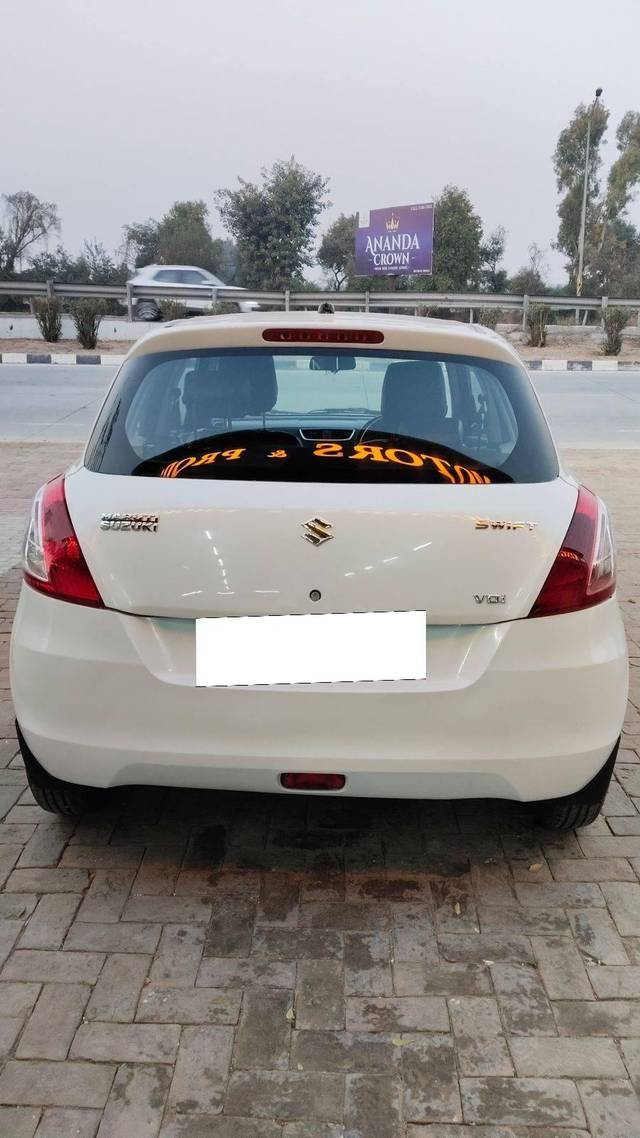 https://images10.gaadi.com/usedcar_image/4572292/original/processed_e293c3a0559a4293d1c548ae0ab7310d.jpg?imwidth=6402