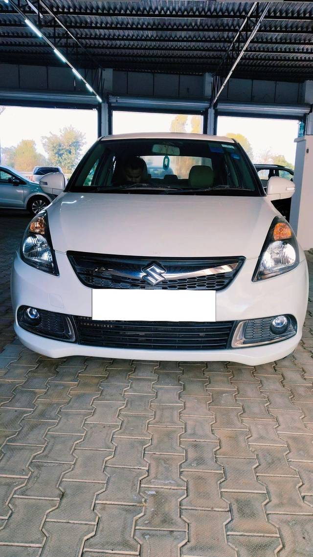 https://images10.gaadi.com/usedcar_image/4572294/original/processed_e16dfdbc2ecd23f0bf97e75df34484c5.jpg?imwidth=6400