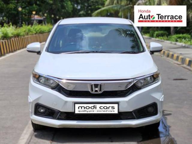 https://images10.gaadi.com/usedcar_image/4572308/original/f1493405095f79c52fe7d7a522a1718d.jpeg?imwidth=6400