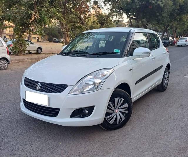 https://images10.gaadi.com/usedcar_image/4572319/original/processed_0bf0fcf961f2eb2b427b21c318119c25.jpg?imwidth=6400