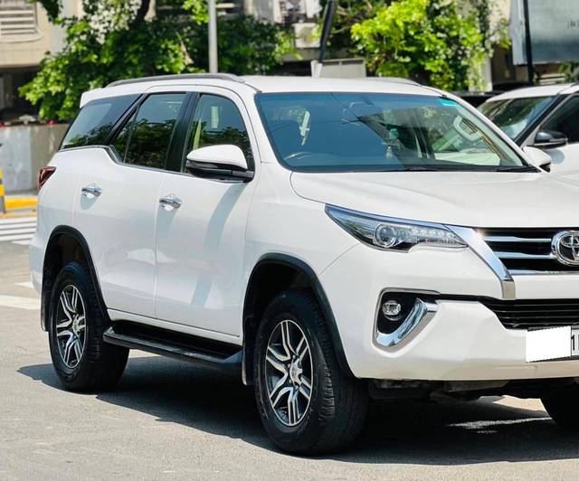 https://images10.gaadi.com/usedcar_image/4572323/original/processed_b785811ce26e206f98055f3c6d0f50f3.jpg?imwidth=6401