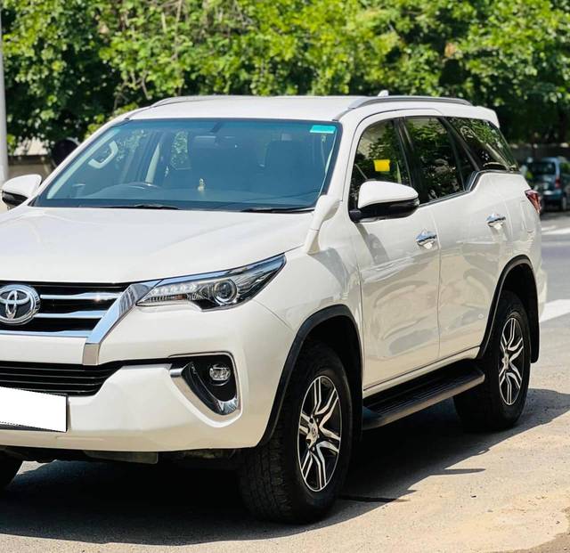 https://images10.gaadi.com/usedcar_image/4572323/original/processed_d80e8caac9e32b2470d43de2ea400587.jpg?imwidth=6400